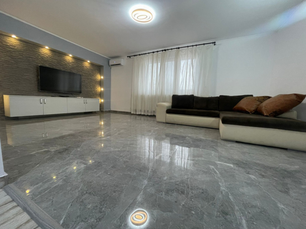 Vânzare casă situată în Târgu Jiu, strada Salcâmului