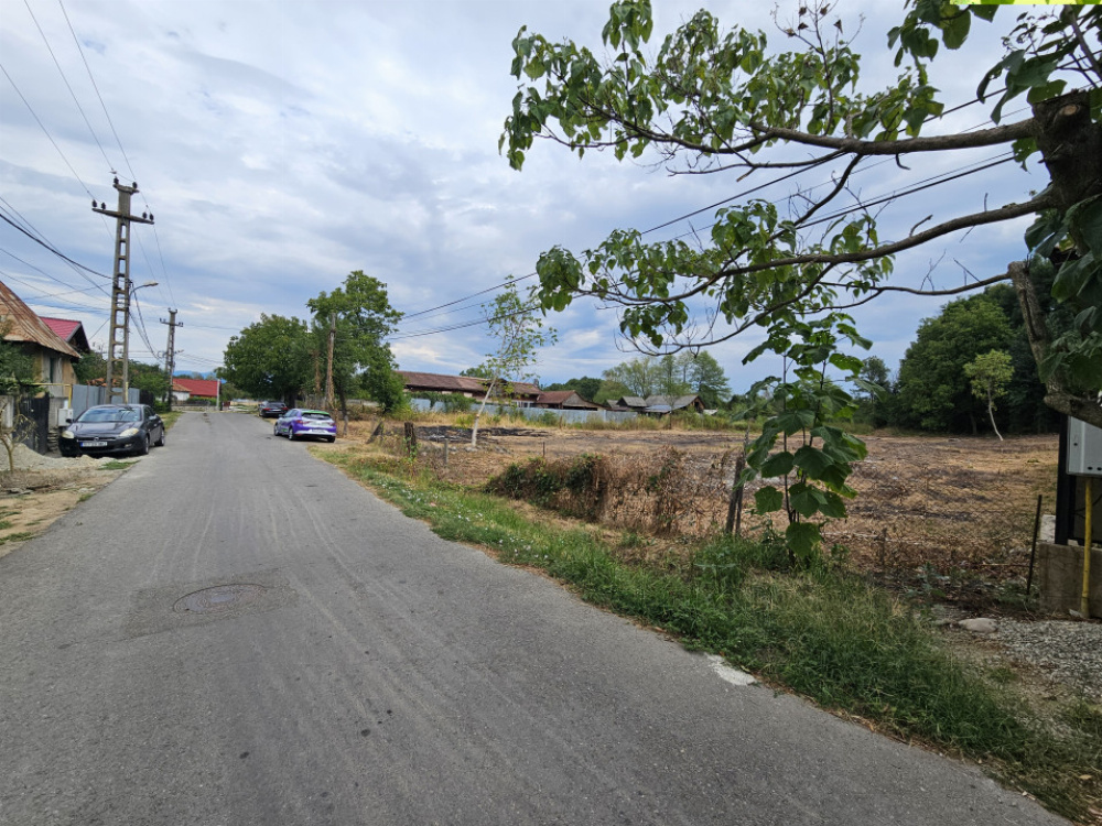 Vânzare teren intravilan suprafață 5.822 mp,  în Tg. Jiu - cartier Iezureni