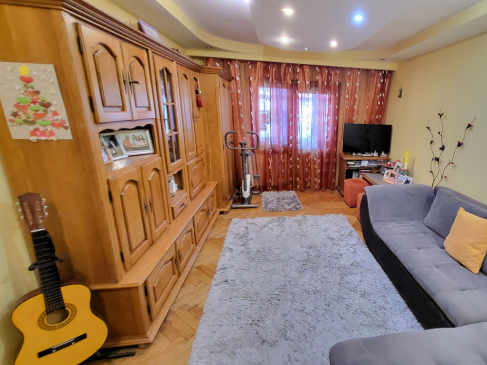 Vânzare apartament 3 camere - Bld. Constantin Brâncuși - zona Pieței Centrale 