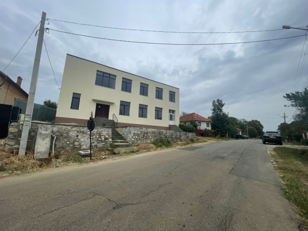 Vânzare spațiu comercial  P+1 *oportunitate de investiție* - Comuna Bălănești