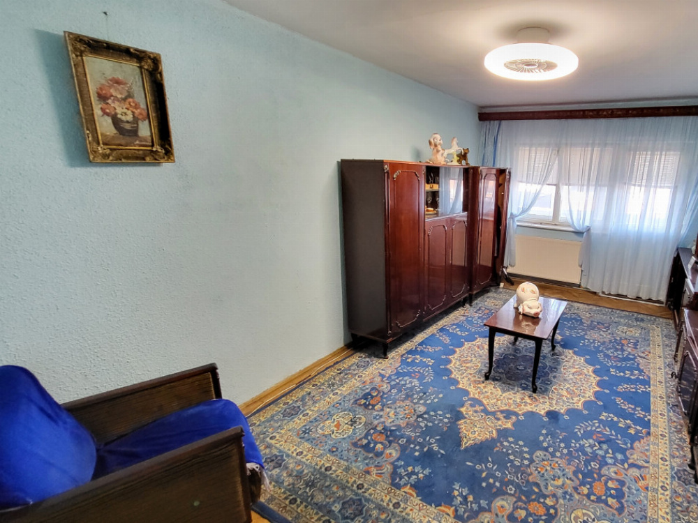 Vânzare apartament 2 camere + boxă, în Târgu Jiu, cartier Traian