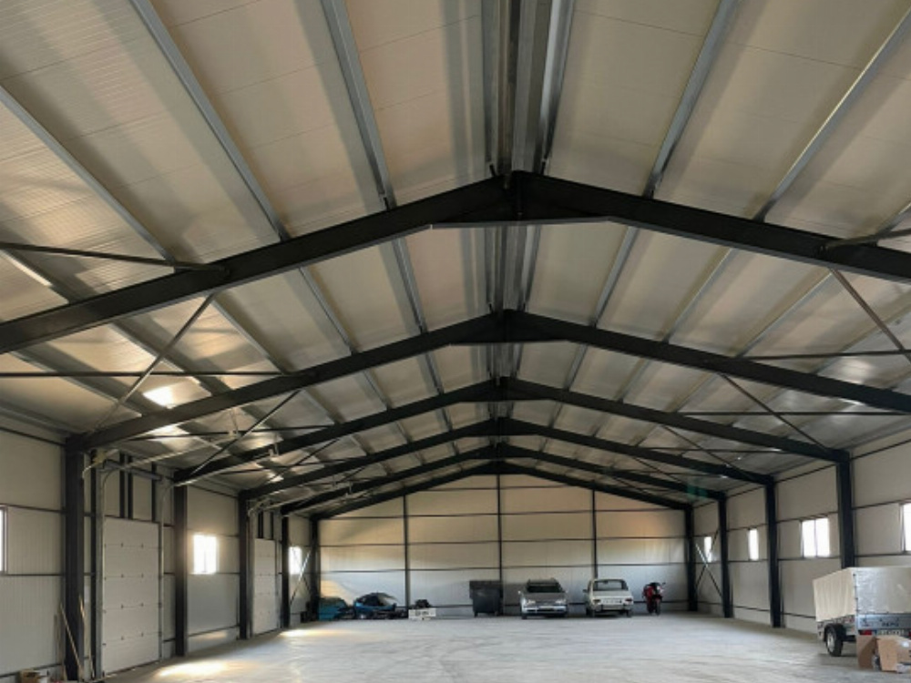 Închiriere hală industrială NOUĂ situată  în Bălești, la 5 km de Tg. Jiu