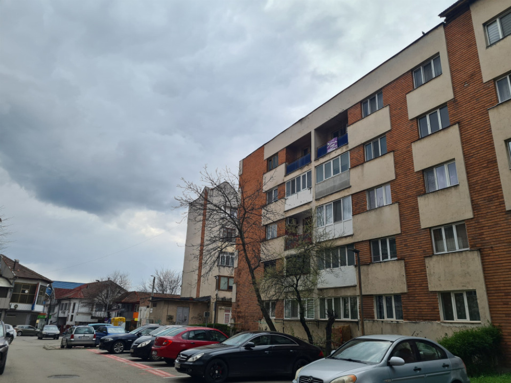 Vânzare apartament 3 camere, situat în Târgu Jiu, strada Nicolae Bălcescu