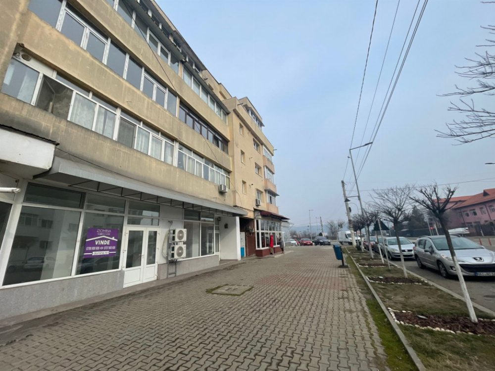 Vânzare spațiu comercial - renovat - Rovinari