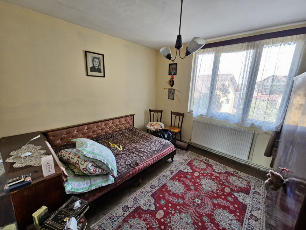 Vânzare apartament 2 camere, etaj 2,  în Tg. Jiu, strada Brândușei - zona 1 Mai