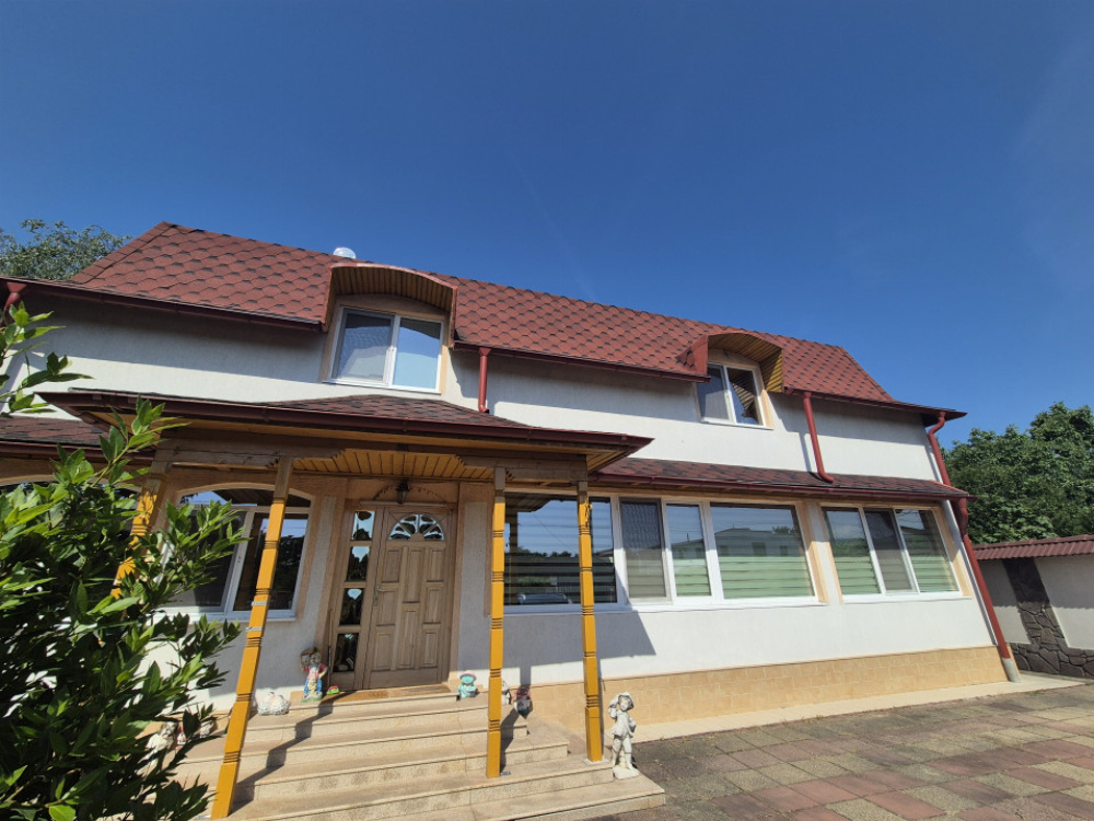 Vânzare proprietate remarcabilă situată în zona turistică Runcu