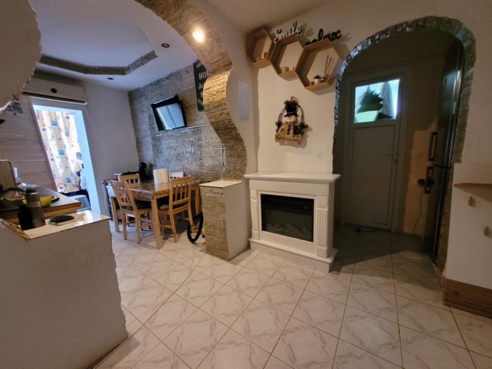 Vânzare apartament 2 camere, decomandat, vizavi de Mall Tg Jiu 