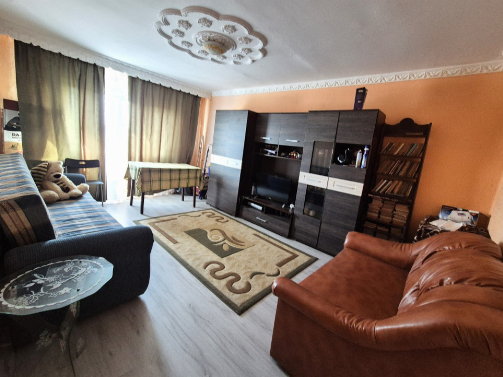 Vânzare apartament 2 camere, et. 2,  situat în Rovinari, strada Sporturilor