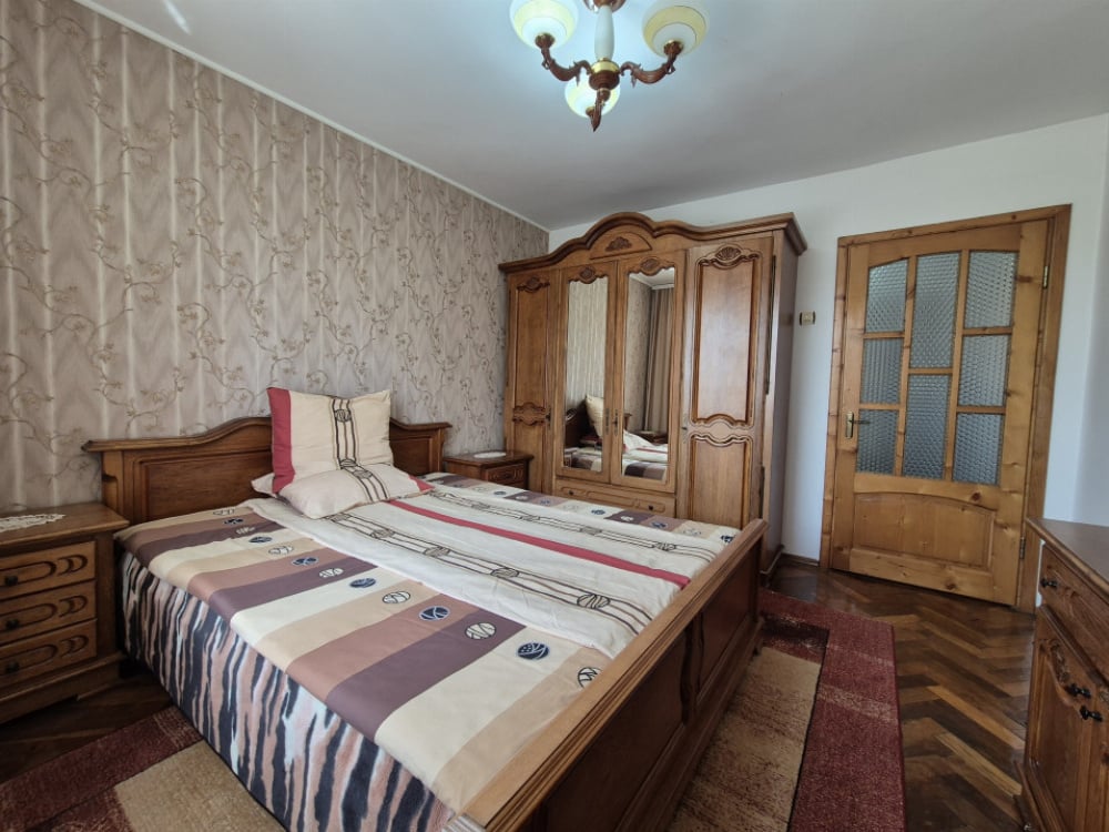 Vânzare apartament 3 camere, în Tg. Jiu, zonă centrală - str. Nicolae Bălcescu