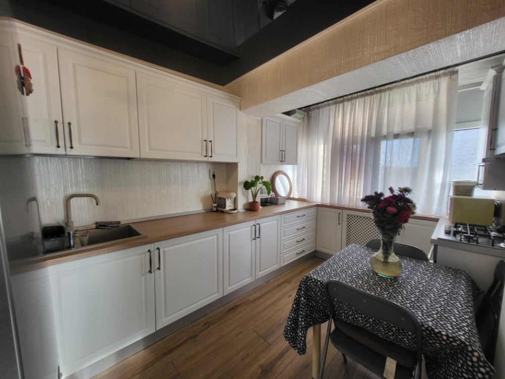 Vânzare apartament 2 camere - etaj 2 *modern mobilat și utilat* - zona 9 Mai