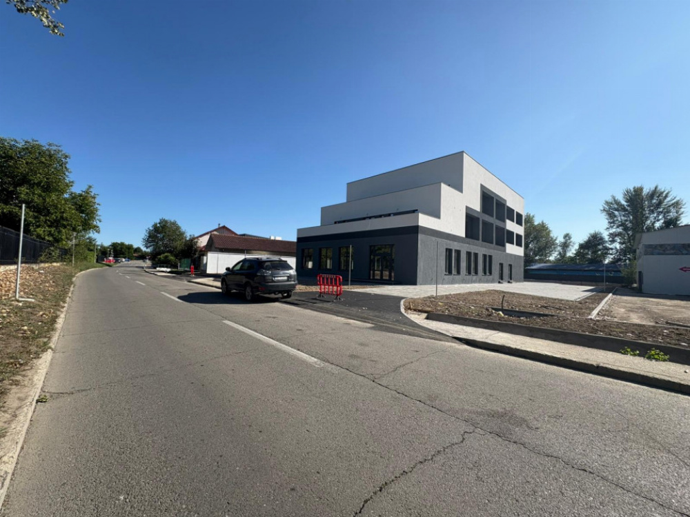 Închiriere clădire modernă P+2 cu parcare proprie - str. Tineretului - Târgu Jiu