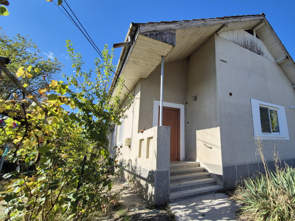 Vânzare casă cu teren generos, strada Ghiocelului – cartier Primăverii