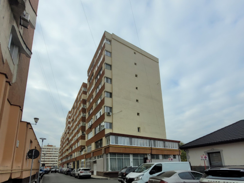 Vânzare apartament 4 camere, foarte spațios,  în Târgu-Jiu, zona Hotel Gorj