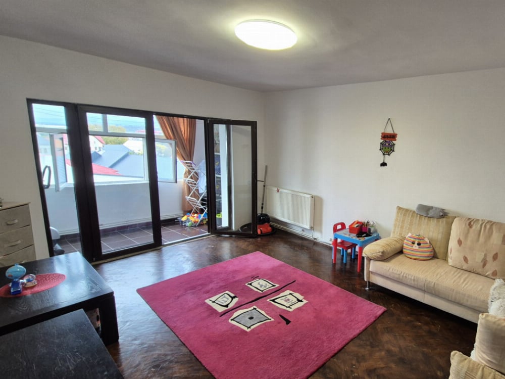 Vânzare apartament 3 camere - decomandat - 78 mp - cartier Traian - boxă inclusă