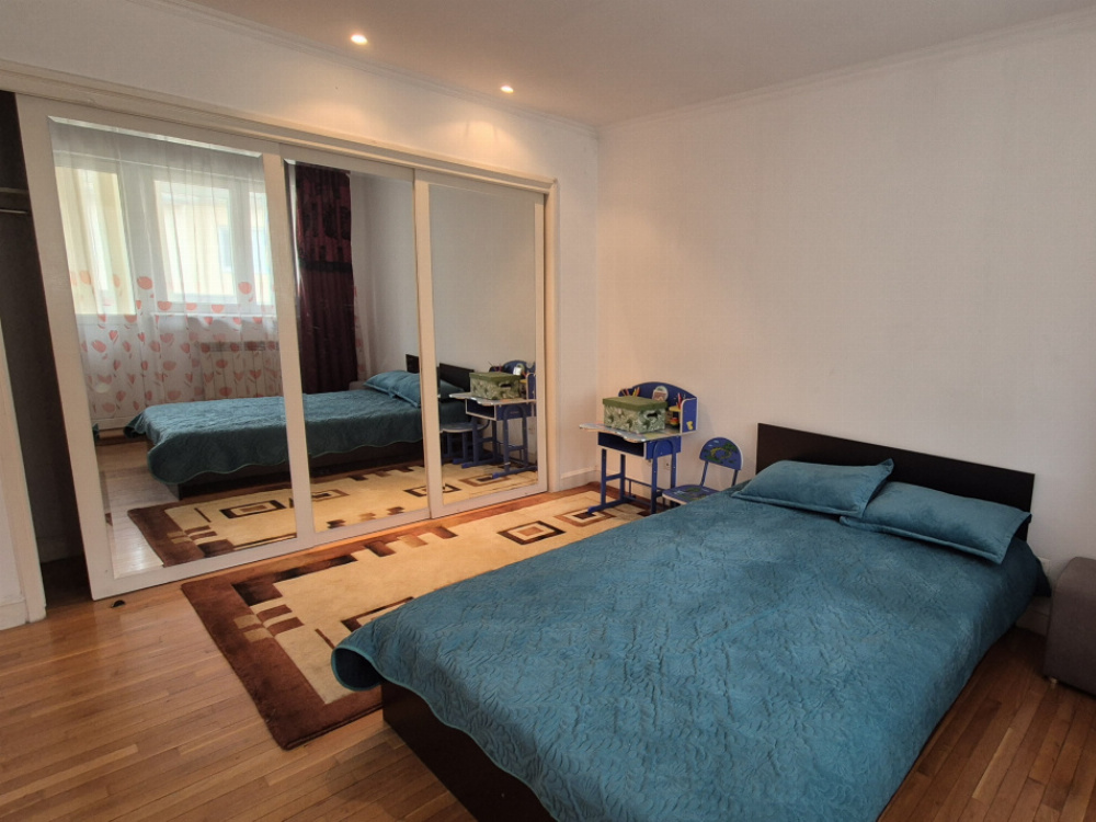 Vânzare apartament 3 camere - 76 mp - zonă centrală - strada Nicolae Bălcescu