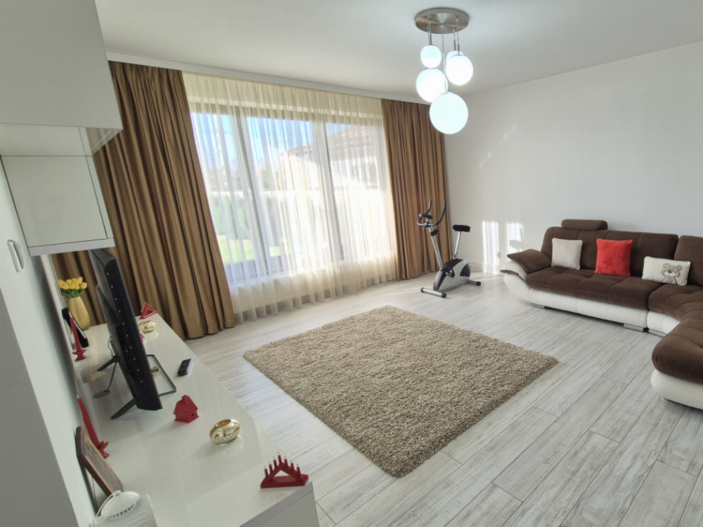 Vânzare vilă P+M, mobilată/utilată, situată în Târgu Jiu, strada Tudor Arghezi