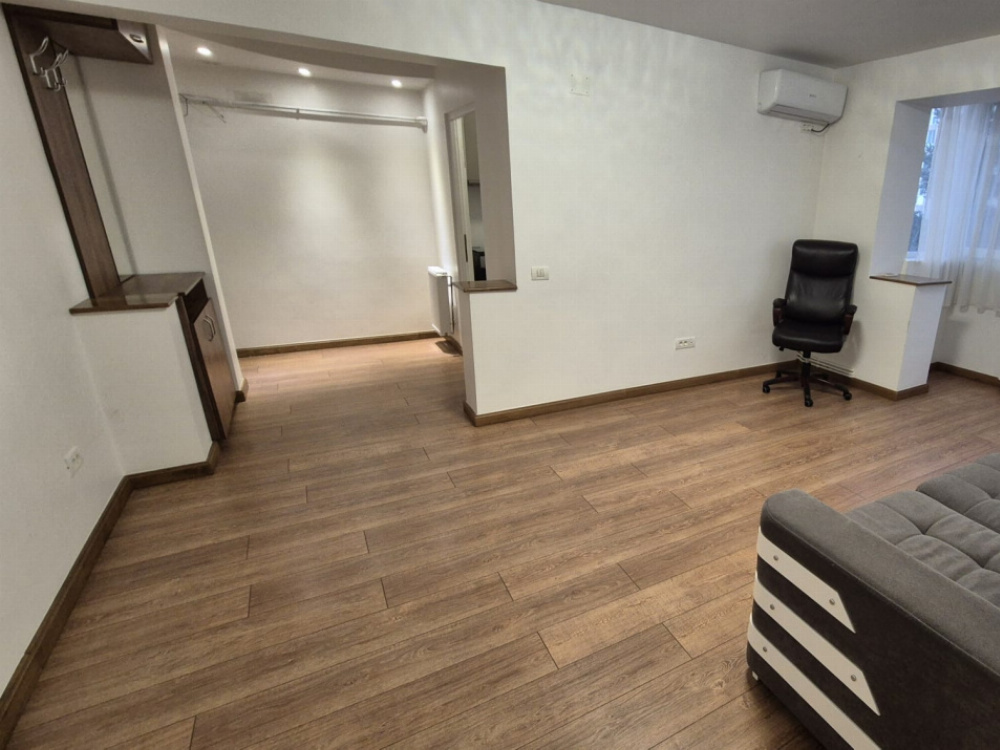 Închiriere apartament 2 camere, etaj 2, ULTRACENTRAL, str. Victoriei pietonal