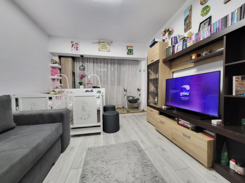 Vânzare garsonieră situată pe 23 August, la 5 minute de Mall Shopping City