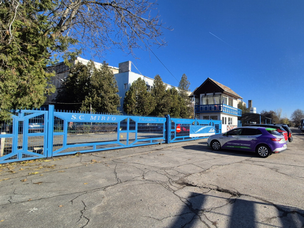 Închiriere complex industrial versatil *hale - birouri - platforme betonate*