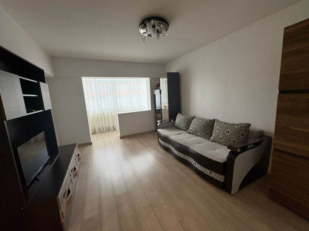 Închiriere apartament 4 camere, situat în Tg. Jiu, str. Victoriei, zona Tic-Tac
