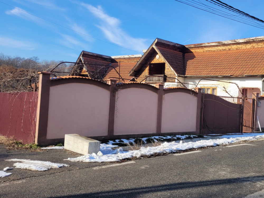 Vânzare casă – Arcani, sat Câmpofeni – lângă râul Jaleș