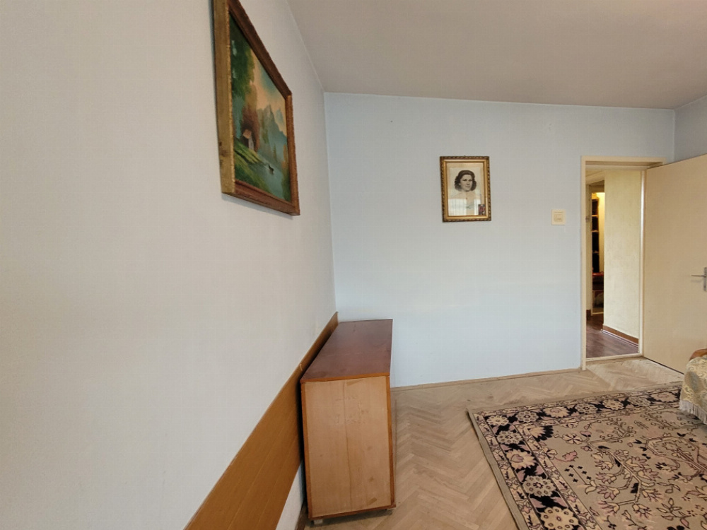 Vânzare apartament 3 camere, situat în Târgu Jiu, strada G-ral Christian Tell