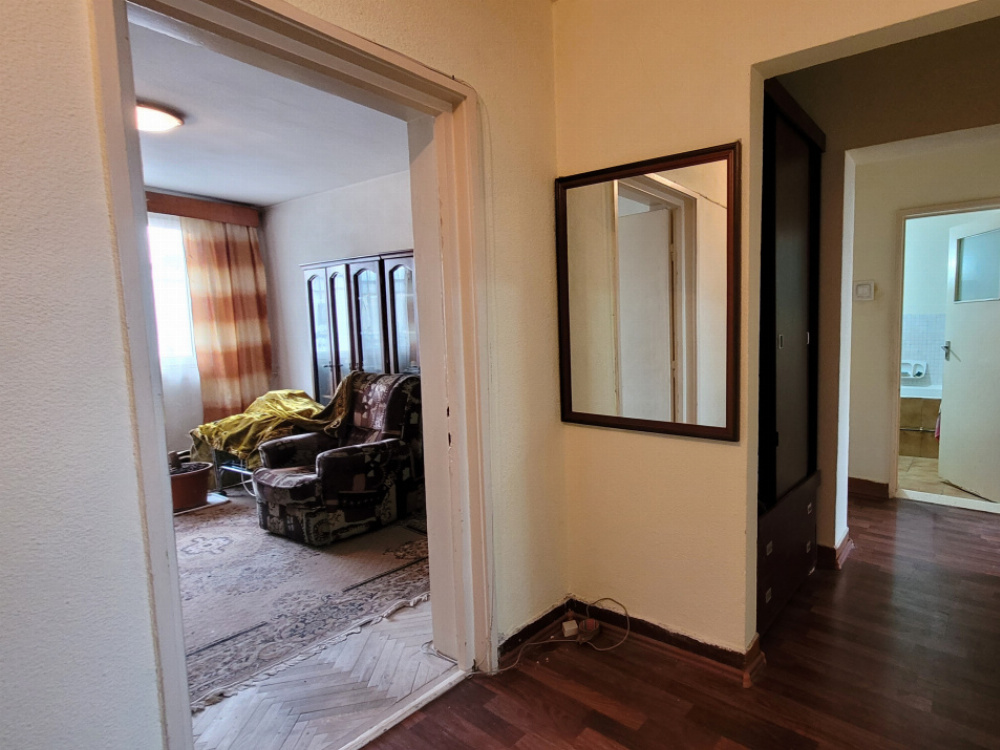 Vânzare apartament 3 camere, decomandat, situat în Târgu Jiu, zona centrală