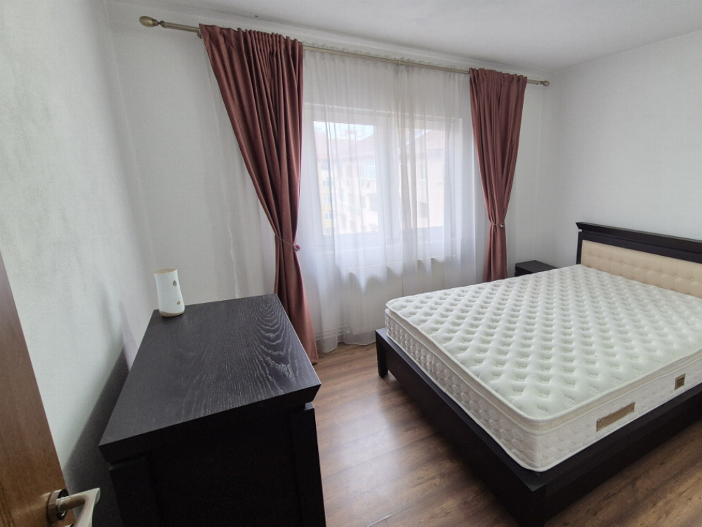 Vânzare apartament 2 camere, zona Pieței Centrale, strada Corneliu Coposu