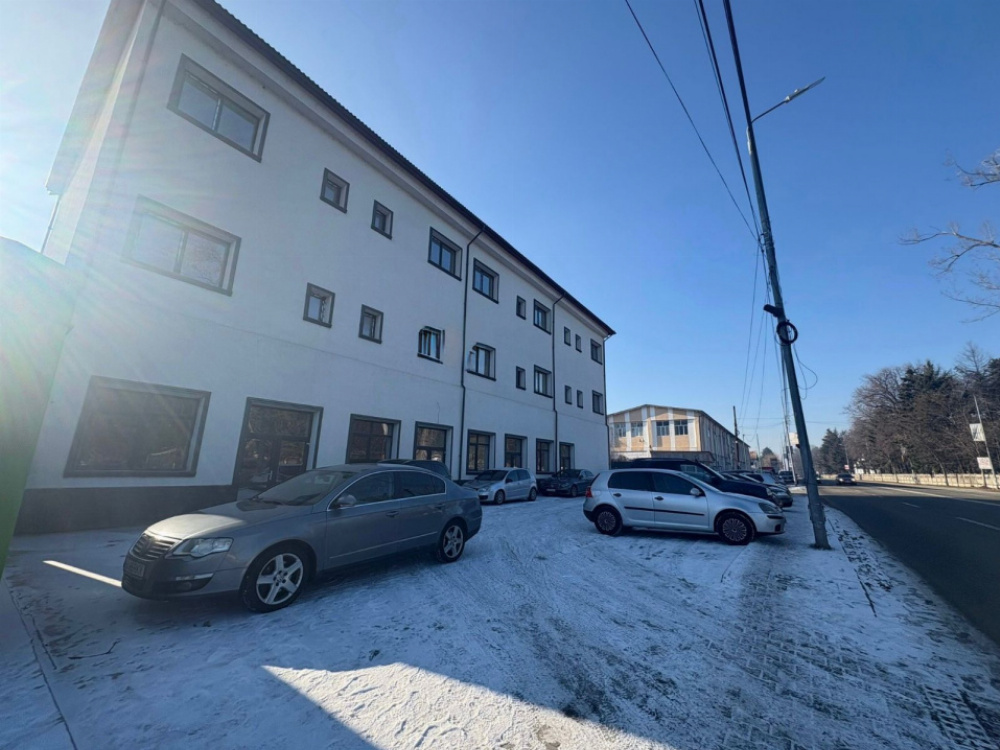 Clădire P+2 - potrivită pentru proiecte ample - zona Coloana Infinitului