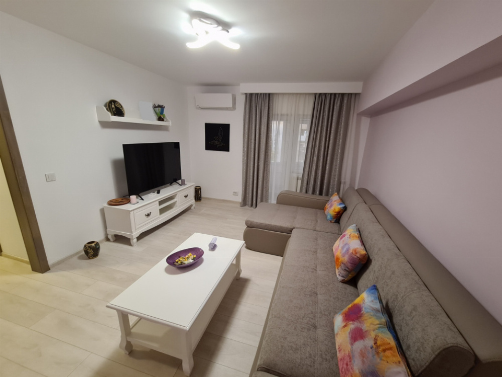 Închiriere apartament modern 3 camere – Victoriei pietonal, ultracentral