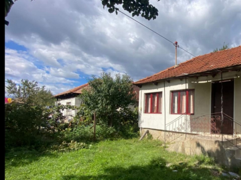 Vânzare casă 2 camere, cu teren 969 mp, situată în Telești