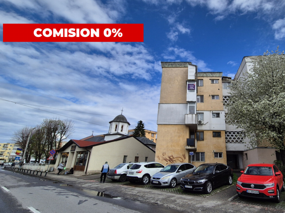 Vânzare apartament 3 camere *etaj 3* - Strada 1 Decembrie 1918 - zona Piața Mică