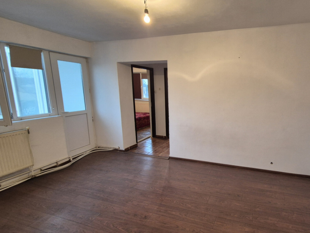 Vânzare apartament 3 camere *etaj 3* - Strada 1 Decembrie 1918 - zona Piața Mică