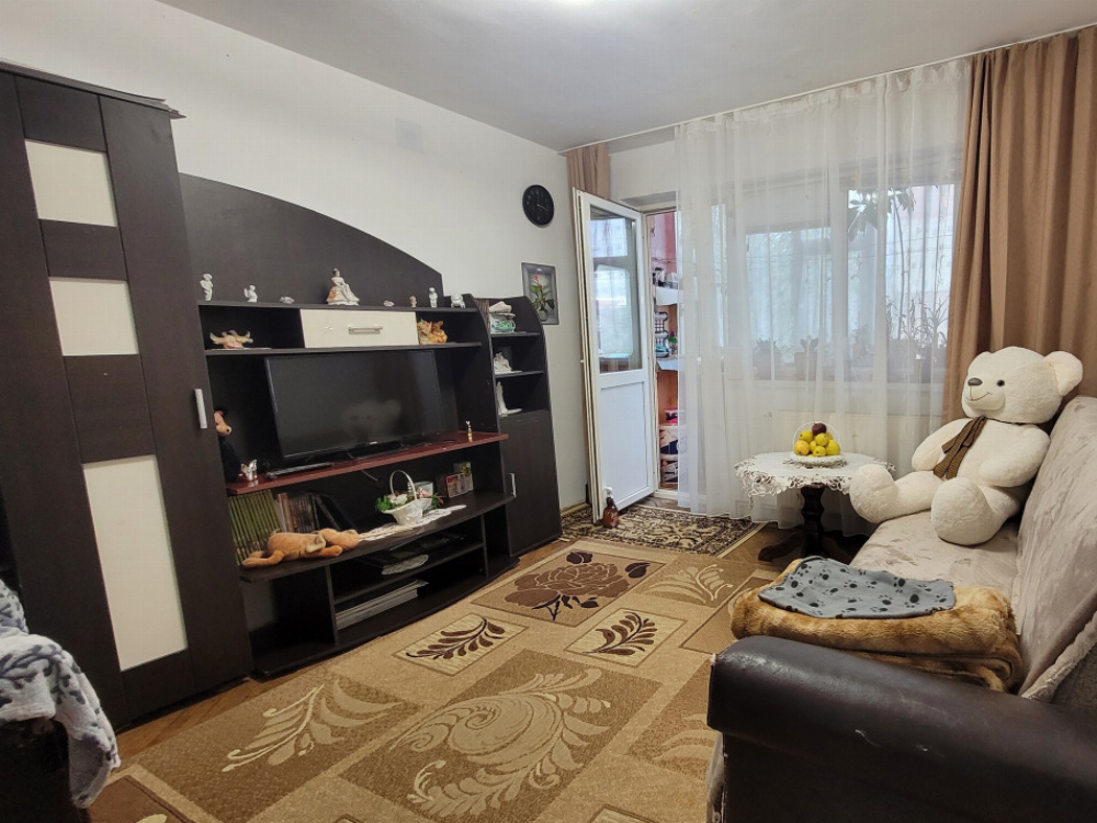 Vânzare apartament 4 camere, etajul 1, strada Nicolae Titulescu 