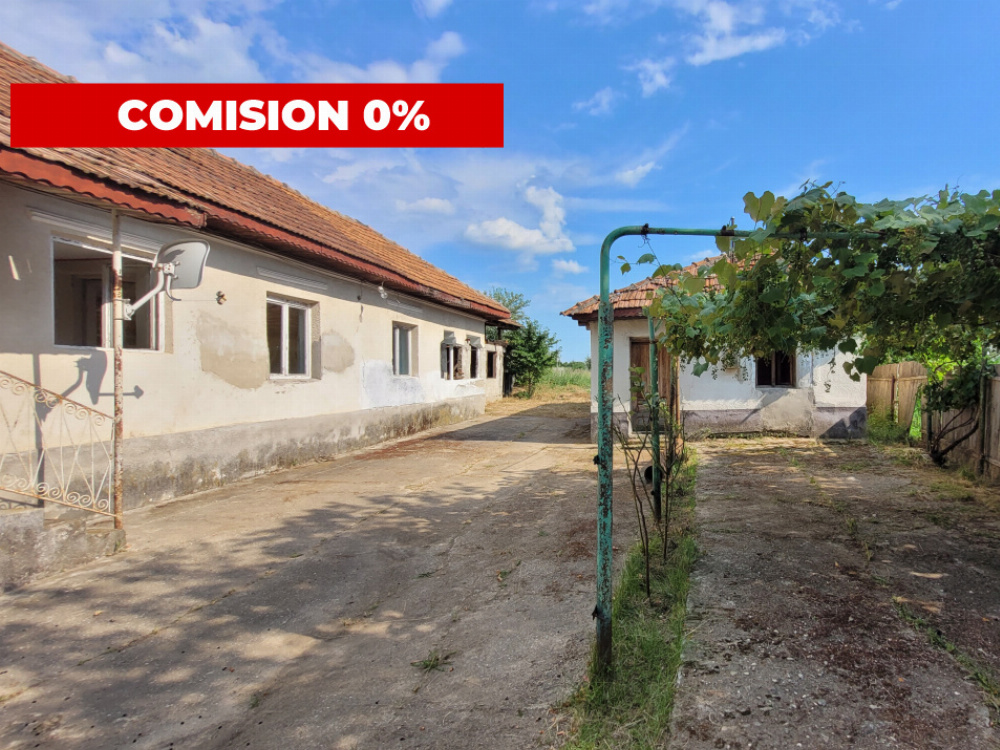 Vânzare casă renovabilă cu teren generos, sat Trocani, comuna Dănești